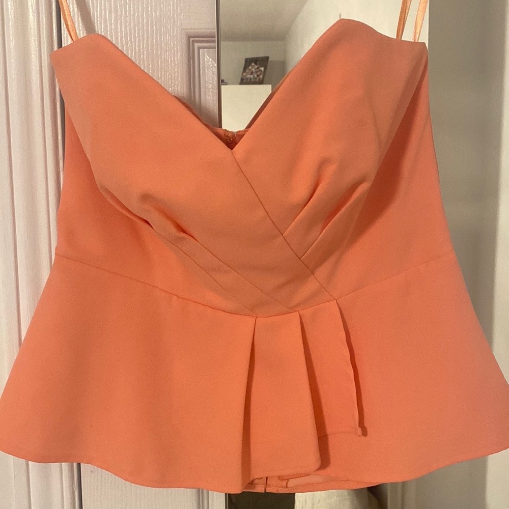 Beautiful White House Black market strapless peach 🍑 top